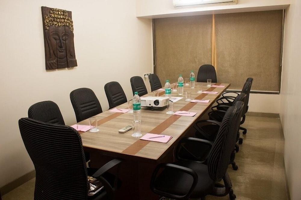 Jyoti Dwelling Hotel Mumbai Exterior photo
