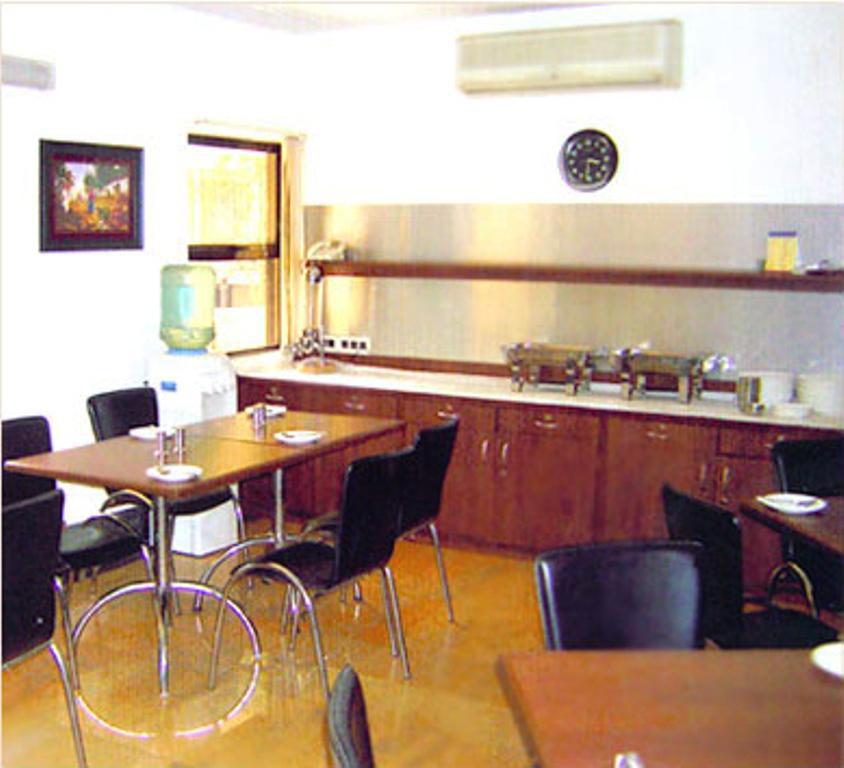 Jyoti Dwelling Hotel Mumbai Exterior photo